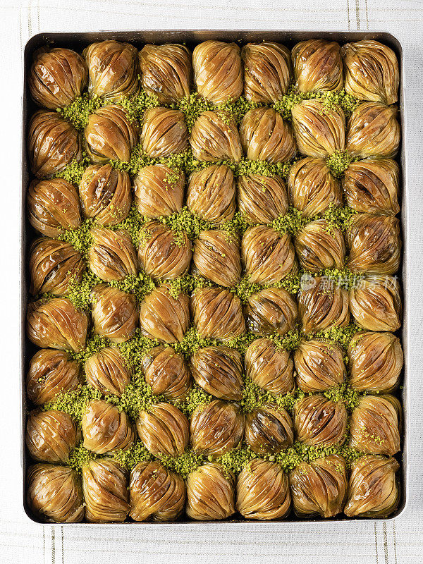 Mussel Baklava，开心果Mussel Baklava, Baklava，土耳其Midye Baklava(贻贝形状的Baklava)与开心果坚果